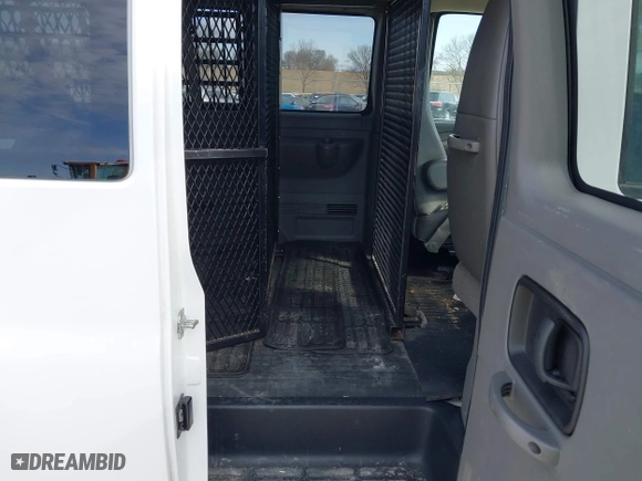2013 Chevrolet Express Passenger 1LT with VIN 1GAZG1FA6D1191442, listed as a IAAI auction lot 41911629 with 122,796 mi miles. Bid and sale history available at carsss.com. Image 8.