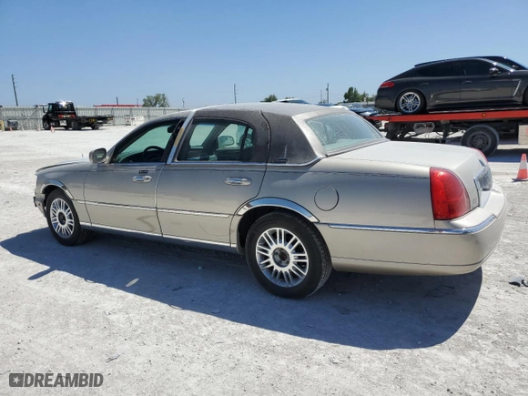 2009 Lincoln Town Car Signature Limited with VIN 2LNHM82V29X636668, listed as a Copart auction lot 49051785 with NaN miles and Salvage Title. Bid and sale history available at carsss.com. Image 2.