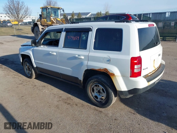 2014 Jeep Patriot Sport with VIN 1C4NJRBB2ED772022, listed as a IAAI auction lot 41749664 with 161,876 mi miles. Bid and sale history available at carsss.com. Image 3.