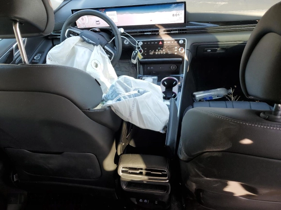 2025 Genesis GV80 Standard with VIN KMUHFESB6SU236741, listed as a Copart auction lot 53911785 with 1,203 mi miles and Salvage Title. Bid and sale history available at DreamBid. Image 8.