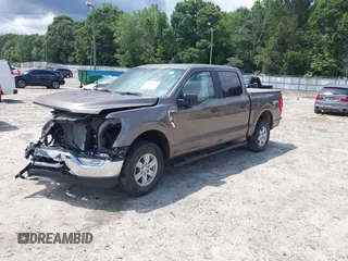 2022 Ford F-150 XL z VIN 1FTEW1EB9NFB50424, wystawiony jako IAAI lot #42553241 z przebiegiem 32 982 mil mil oraz . Historia ofert i sprzedaży dostępna na DreamBid. Obrazek 2.