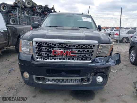 2011 GMC Sierra 2500HD Denali with VIN 1GT125C83BF229026, listed as a IAAI auction lot 41537365 with 330,495 mi miles. Bid and sale history available at carsss.com. Image 12.