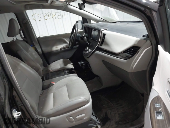 2019 Toyota Sienna XLE Auto Access Seat with VIN 5TDYZ3DCXKS970792, listed as a IAAI auction lot 41589537 with 138,971 mi miles. Bid and sale history available at carsss.com. Image 5.