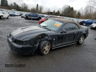 2004 Ford Mustang Deluxe z VIN 1FAFP44454F122839, wystawiony jako Copart lot #45576585 z przebiegiem 154 049 mil mil oraz Szkoda całkowita • Salvage title. Historia ofert i sprzedaży dostępna na DreamBid. Obrazek 1.