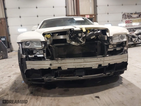 2014 Rolls-Royce Wraith with VIN SCA665C59EUX84389, listed as a IAAI auction lot 41413368 with 57,951 mi miles. Bid and sale history available at carsss.com. Image 6.