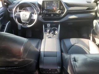 2022 Toyota Highlander XSE z VIN 5TDLZRBH7NS195870, wystawiony jako Copart lot #82544134 z przebiegiem 33 590 mil mil oraz Nie do naprawy • Non repairable. Historia ofert i sprzedaży dostępna na DreamBid. Obrazek 8.