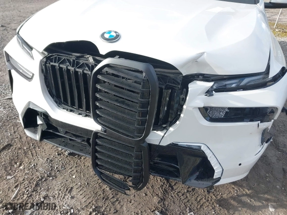 2025 BMW X7 xDrive40i with VIN 5UX23EM03S9X59164, listed as a IAAI auction lot 41263426 with 4,949 mi miles. Bid and sale history available at carsss.com. Image 6.