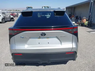 2023 Toyota bZ4X XLE z VIN JTMAAAAA6PA015170, wystawiony jako IAAI lot #42119233 z przebiegiem 64 284 mil mil oraz . Historia ofert i sprzedaży dostępna na DreamBid. Obrazek 16.