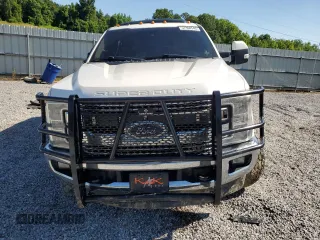 2017 Ford F-250 Lariat with VIN 1FT7W2BT8HEE81095, listed as a Copart auction lot 57960545 with 200,323 mi miles and Salvage title. Bid and sale history available at DreamBid. Image 5.