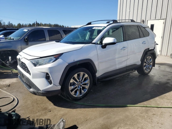 2019 Toyota RAV4 XLE Premium with VIN 2T3A1RFV5KW042879, listed as a Copart auction lot 46245415 with 92,238 mi miles and Salvage Title. Bid and sale history available at carsss.com. Image 1.