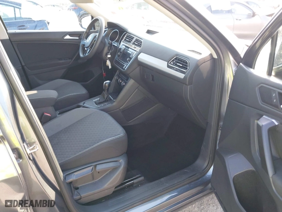 2021 Volkswagen Tiguan S with VIN 3VV1B7AX5MM081763, listed as a IAAI auction lot 41509452 with 24,945 mi miles. Bid and sale history available at carsss.com. Image 5.