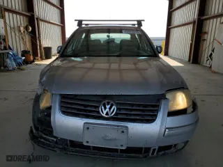 2003 Volkswagen Passat GLX with VIN WVWTH63BX3P381745, listed as a Copart auction lot 63975414 with 180,783 mi miles and Clean Title. Bid and sale history available at carsss.com. Image 5.