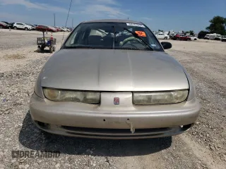 1998 Saturn SL z VIN 1G8ZK5271WZ265579, wystawiony jako Copart lot #68153934 z przebiegiem Nie podano mil oraz Szkoda całkowita • Salvage title. Historia ofert i sprzedaży dostępna na DreamBid. Obrazek 5.