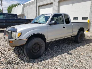 2000 Toyota Tacoma with VIN 4TAWN72N8YZ626721, listed as a Copart auction lot 57000705 with 266,320 mi miles and Clean title. Bid and sale history available at DreamBid. Image 1.