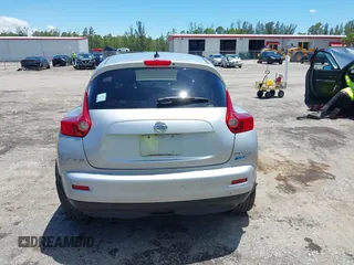 2014 Nissan Juke SV z VIN JN8AF5MV9ET359296, wystawiony jako IAAI lot #42250580 z przebiegiem 97 249 mil mil oraz . Historia ofert i sprzedaży dostępna na DreamBid. Obrazek 16.