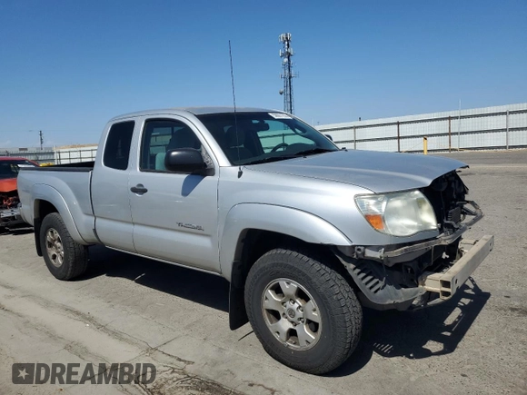 2010 Toyota Tacoma z VIN 5TEUU4EN1AZ740210, wystawiony jako Copart lot #58001235 z przebiegiem 126 682 mil mil oraz Szkoda całkowita • Salvage title. Historia ofert i sprzedaży dostępna na DreamBid. Obrazek 4.