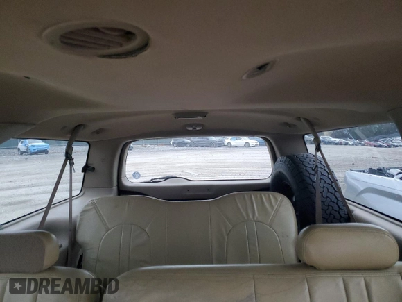 2000 Ford Excursion XLT with VIN 1FMNU41SXYEE14642, listed as a Copart auction lot 43333355 with 226,709 mi miles and Salvage title. Bid and sale history available at DreamBid. Image 10.
