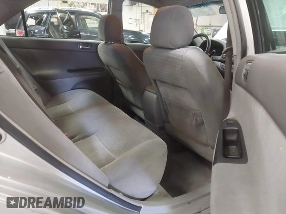 2005 Toyota Camry STD z VIN 4T1BE32K65U400652, wystawiony jako IAAI lot #41986431 z przebiegiem 218 412 mil mil oraz . Historia ofert i sprzedaży dostępna na DreamBid. Obrazek 8.
