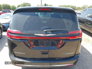 2024 Chrysler Pacifica Hybrid Select z VIN 2C4RC1S73RR185310, wystawiony jako IAAI lot #42246006 z przebiegiem 31 696 mil mil oraz . Historia ofert i sprzedaży dostępna na DreamBid. Obrazek 16.