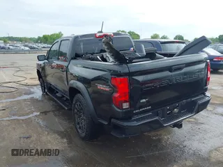 2024 Chevrolet Colorado 4WD Trail Boss z VIN 1GCPTEEK1R1247113, wystawiony jako IAAI lot #42099125 z przebiegiem Nie podano mil oraz . Historia ofert i sprzedaży dostępna na DreamBid. Obrazek 3.