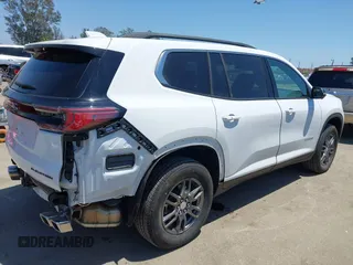 2025 GMC Acadia AWD Elevation z VIN 1GKENNRS9SJ216827, wystawiony jako IAAI lot #42408304 z przebiegiem 6 359 mil mil oraz . Historia ofert i sprzedaży dostępna na DreamBid. Obrazek 4.