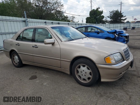 2000 Mercedes-Benz C 230 Kompressor с VIN WDBHA24G9YA806300, выставлен на аукционе Copart как лот 61999505 с пробегом 113 036 миль миль и Списание • Salvage title. История ставок и продаж доступна на DreamBid. Изображение 4.