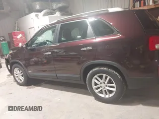 2015 Kia Sorento LX with VIN 5XYKTCA67FG567068, listed as a IAAI auction lot 41942477 with 155,091 mi miles. Bid and sale history available at carsss.com. Image 14.