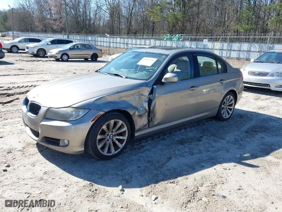 2011 BMW 3 Series 328i with VIN WBAPH7C56BE678004, listed as a IAAI auction lot 41812732 with 218,149 mi miles. Bid and sale history available at carsss.com. Image 2.