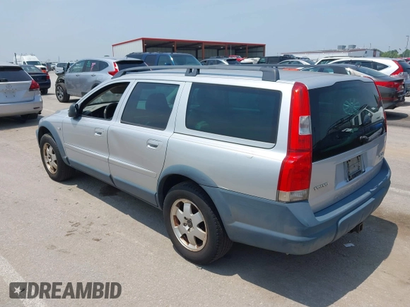 2004 Volvo V70 XC Cross Country with VIN YV1SZ59H441124920, listed as a IAAI auction lot 42456773 with 223,980 mi miles and . Bid and sale history available at DreamBid. Image 3.
