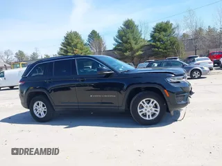 2024 Jeep Grand Cherokee Laredo z VIN 1C4RJHAG3RC697996, wystawiony jako IAAI lot #41973399 z przebiegiem 14 680 mil mil oraz . Historia ofert i sprzedaży dostępna na DreamBid. Obrazek 13.
