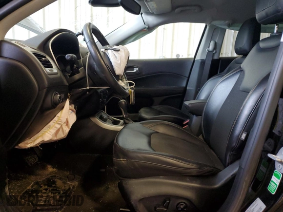 2017 Jeep Compass Latitude z VIN 3C4NJDBB3HT645698, wystawiony jako Copart lot #47094365 z przebiegiem Nie podano mil oraz Nie do naprawy • Non repairable. Historia ofert i sprzedaży dostępna na DreamBid. Obrazek 7.