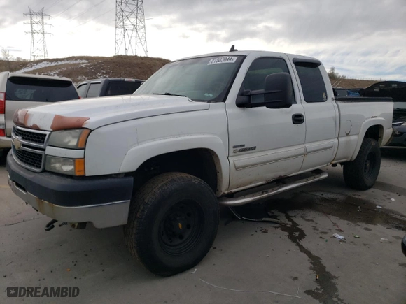 2007 Chevrolet Silverado 2500HD Classic LT3 with VIN 1GCHK29D47E123697, listed as a Copart auction lot 81503044 with 403,199 mi miles and Salvage Title. Bid and sale history available at carsss.com. Image 1.