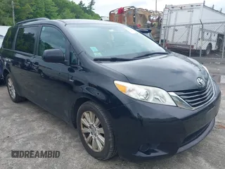 2017 Toyota Sienna LE z VIN 5TDJZ3DC5HS160965, wystawiony jako IAAI lot #42310690 z przebiegiem 142 274 mil mil oraz . Historia ofert i sprzedaży dostępna na DreamBid. Obrazek 1.
