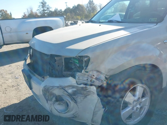 2008 Ford Escape XLT with VIN 1FMCU93158KA39754, listed as a IAAI auction lot 40660179 with 113,956 mi miles. Bid and sale history available at carsss.com. Image 6.