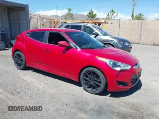 2015 Hyundai Veloster z VIN KMHTC6AD4FU225737, wystawiony jako IAAI lot #42256577 z przebiegiem 181 598 mil mil oraz . Historia ofert i sprzedaży dostępna na DreamBid. Obrazek 1.