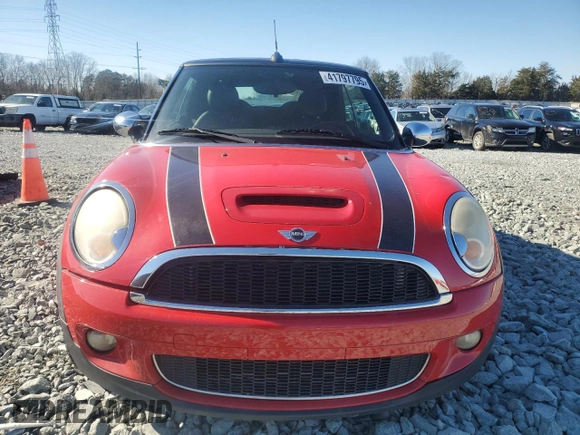 2010 MINI Convertible S z VIN WMWMS3C57ATZ85589, wystawiony jako Copart lot #41797795 z przebiegiem 128 059 mil mil oraz Czysty tytuł • Clean title. Historia ofert i sprzedaży dostępna na DreamBid. Obrazek 5.