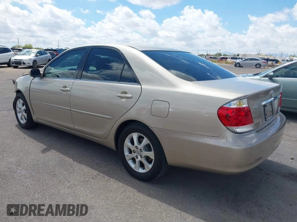 2006 Toyota Camry STD z VIN 4T1BE30KX6U658158, wystawiony jako IAAI lot #42394262 z przebiegiem 102 830 mil mil oraz . Historia ofert i sprzedaży dostępna na DreamBid. Obrazek 3.