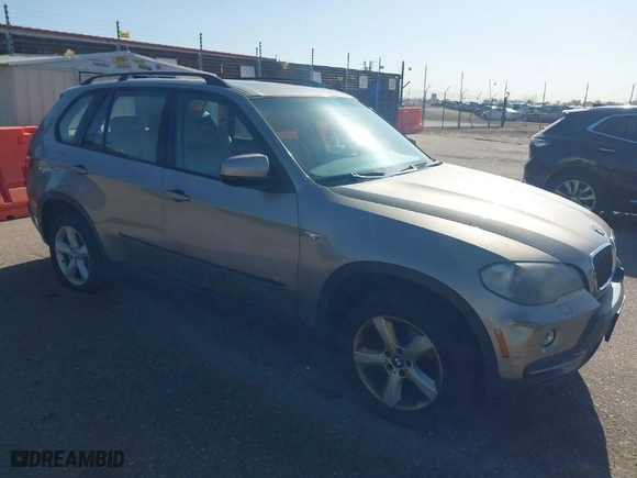 2007 BMW X5 3.0si with VIN 4USFE43527LY80776, listed as a IAAI auction lot 42025072 with 196,302 mi miles. Bid and sale history available at carsss.com. Image 1.