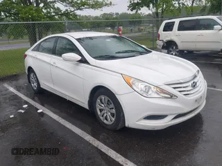 2013 Hyundai Sonata GLS z VIN 5NPEB4AC4DH531999, wystawiony jako IAAI lot #42309458 z przebiegiem 107 263 mil mil oraz . Historia ofert i sprzedaży dostępna na DreamBid. Obrazek 1.
