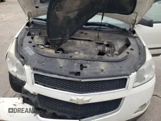 2012 Chevrolet Traverse LS z VIN 1GNKRFEDXCJ143055, wystawiony jako Copart lot #56139025 z przebiegiem 243 496 mil mil oraz Szkoda całkowita • Salvage title. Historia ofert i sprzedaży dostępna na DreamBid. Obrazek 12.
