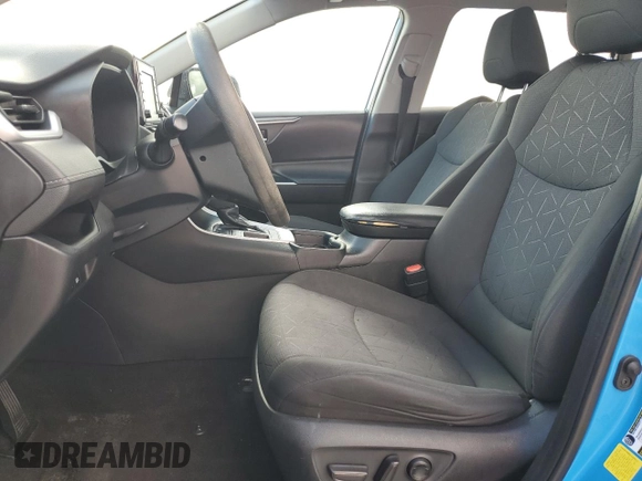 2021 Toyota RAV4 XLE with VIN 2T3W1RFV8MW118944, listed as a Copart auction lot 60824465 with 98,090 mi miles and Salvage title. Bid and sale history available at DreamBid. Image 7.