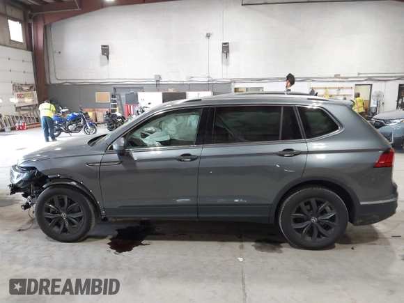 2024 Volkswagen Tiguan SE z VIN 3VVMB7AX5RM057189, wystawiony jako IAAI lot #42435936 z przebiegiem 11 189 mil mil oraz . Historia ofert i sprzedaży dostępna na DreamBid. Obrazek 14.