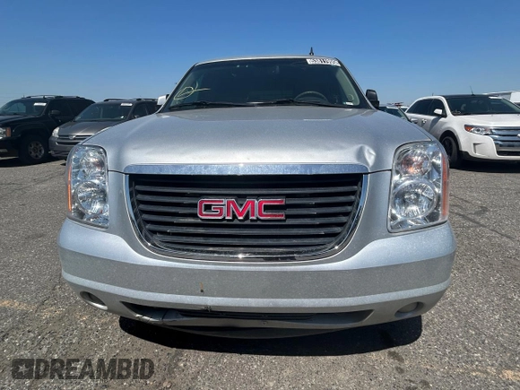 2014 GMC Yukon XL SLT with VIN 1GKS2KE71ER113015, listed as a Copart auction lot 53811995 with 327,065 mi miles and Clean Title. Bid and sale history available at carsss.com. Image 5.