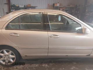 2002 Mercedes-Benz C 230/260/280/320 z VIN WDBRF61J82E005564, wystawiony jako IAAI lot #42468902 z przebiegiem 96 122 mil mil oraz . Historia ofert i sprzedaży dostępna na DreamBid. Obrazek 13.