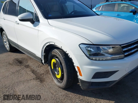 2020 Volkswagen Tiguan S z VIN 3VV1B7AX4LM098567, wystawiony jako IAAI lot #41504191 z przebiegiem 106 012 mil mil oraz . Historia ofert i sprzedaży dostępna na DreamBid. Obrazek 6.