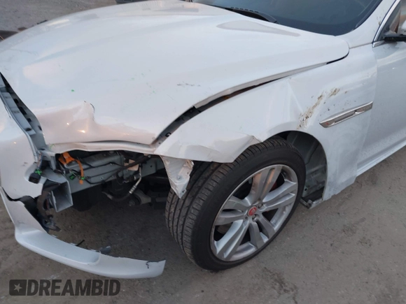 2017 Jaguar XJ with VIN SAJWJ2GD5H8W08395, listed as a IAAI auction lot 41014883 with 80,584 mi miles. Bid and sale history available at carsss.com. Image 6.