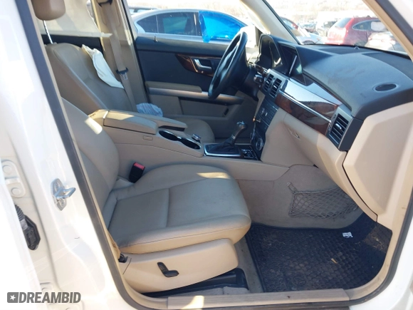 2012 Mercedes-Benz GLK-Class GLK 350 with VIN WDCGG8HB5CF806880, listed as a IAAI auction lot 41600127 with 101,780 mi miles. Bid and sale history available at carsss.com. Image 5.
