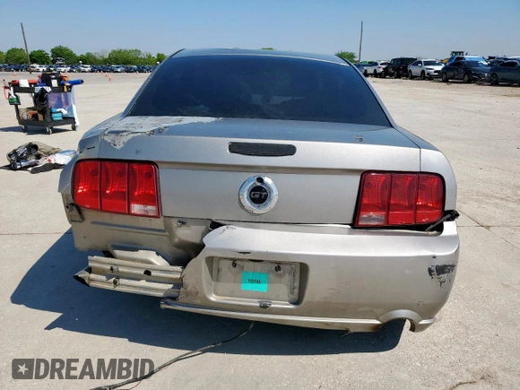 2008 Ford Mustang GT Deluxe z VIN 1ZVHT82H885154382, wystawiony jako Copart lot #51860665 z przebiegiem Nie podano mil oraz Szkoda całkowita • Salvage title. Historia ofert i sprzedaży dostępna na DreamBid. Obrazek 6.