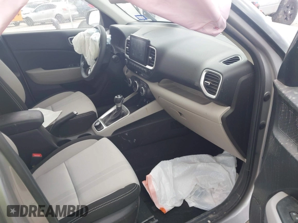 2024 Hyundai Venue SEL z VIN KMHRC8A36RU333987, wystawiony jako IAAI lot #41710436 z przebiegiem 7 701 mil mil oraz . Historia ofert i sprzedaży dostępna na DreamBid. Obrazek 5.