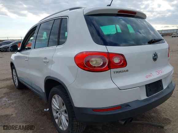 2009 Volkswagen Tiguan S with VIN WVGAV75NX9W528508, listed as a IAAI auction lot 41318636 with 175,651 mi miles. Bid and sale history available at carsss.com. Image 3.